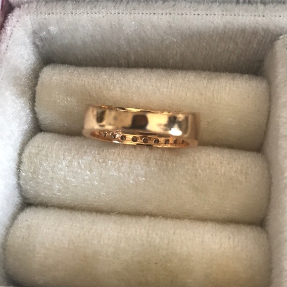 Gold tone Ring with 3 CZ stones - Picture 6 of 6